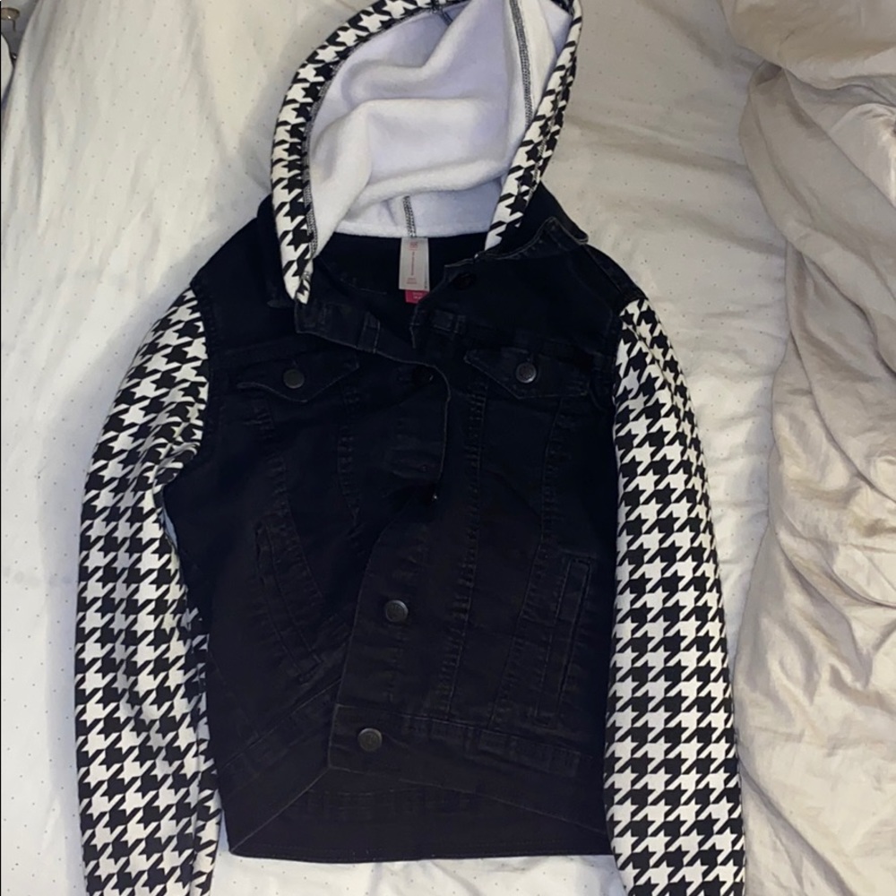 No boundaries button up hoodie